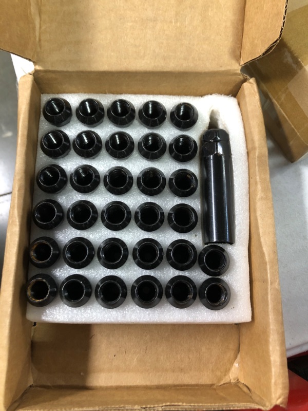 Photo 2 of SCITOO 32PCS+2Keys Black Wheel Lug Nuts Spline Closed End Socket Thread 14x2 Lug nut for Ford Excursion for Ford F-250 Super Duty for Ford F-350