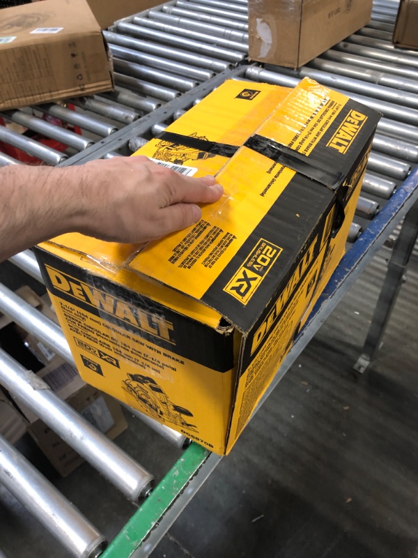 Photo 1 of DEWALT 20V MAX* Circular Saw, 6-1/2-Inch, Cordless, Tool Only (DCS565B)
