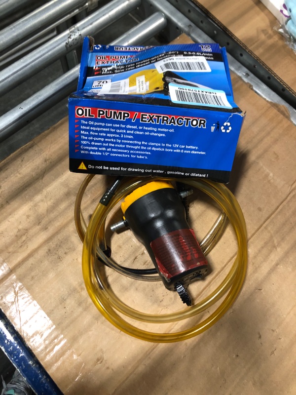 Photo 2 of 
OIL PUM EXTR
0.3-0.5L/min
OIL PUMP/EXTRACTOR
The Oil pump can use for diesel, or heating motor-oll Ideal equipment for quick and clean oil-changes.
Max. flow rate approx. 31/min.
The oil-pump works by connecting the clamps to the 12V car battery. 100% dr