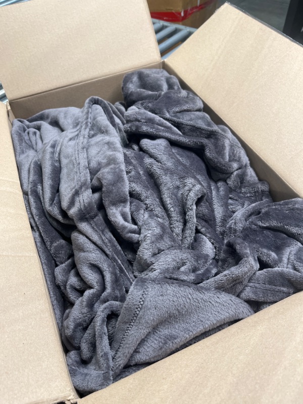 Photo 3 of *** SIMILAR PRODUCT***

Bedding Fleece Blanket Queen Size Grey 300GSM Luxury Bed Blanket Anti-Static Fuzzy Soft Blanket Microfiber (90x90 Inches) Queen Grey