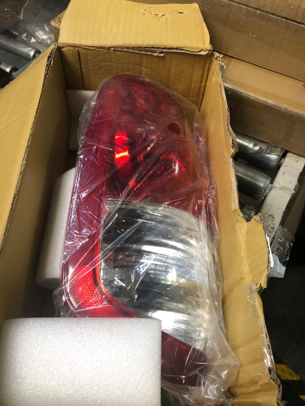 Photo 3 of ***DAMAGE BOX*** TYC Right Tail Light Assembly Compatible with 2004-2006 Toyota Tundra Passenger Side