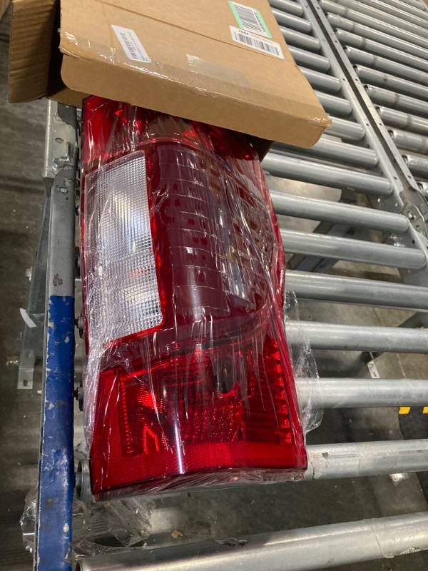 Photo 3 of Duolctrams Brake Tail Light Rear Lamp Assembly Right Passenger Side w/o Bulbs Compatible for 2020 2021 2022 2023 Ford F250/F350/F450 Super Duty w/Blind Spot non-LED LC3Z13404A FO2801279 Tail Light w/Blind Spot Right (Passenger Side)