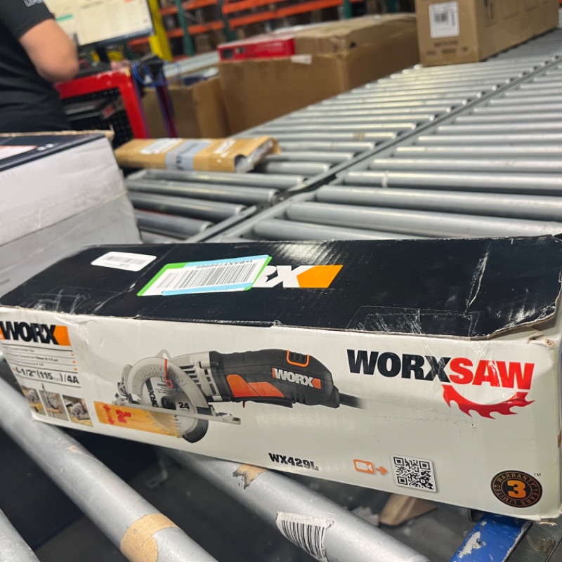 Photo 2 of Worx WX429L 4 Amp WORXSAW 4.5" Electric Compact Circular Saw