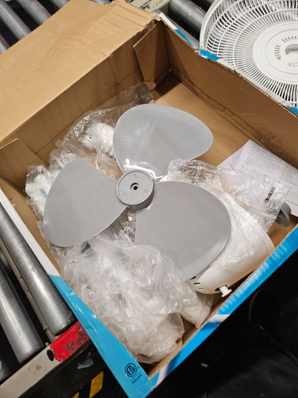 Photo 1 of 16 in. Oscillating Pedestal Fan in White