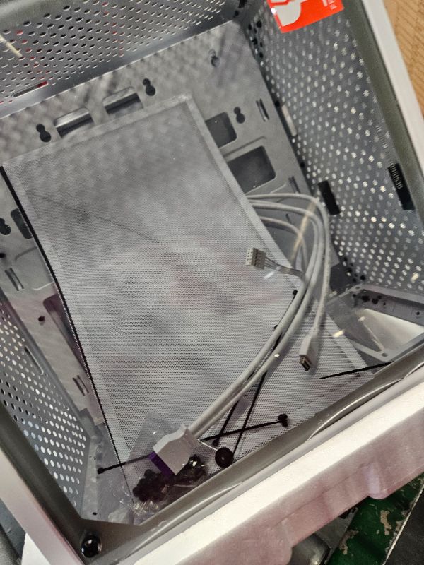 Photo 5 of Cooler Master Q300L V2 White Micro-ATX Tower, Magnetic Patterned Dust Filter, USB 3.2 Gen 2x2 (20GB), Tempered Glass, CPU Coolers Max 159mm, GPU Max 360mm, Fully Ventilated Airflow (Q300LV2-WGNN-S00)