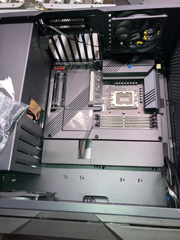 Photo 4 of GIGABYTE AORUS Project Stealth DIY PC Kit (Z690 AORUS Elite Stealth, NVIDIA GeForce RTX 3070 Gaming OC 8G Stealth, AORUS C300G Stealth) - GB-Stealth Combo IN2181