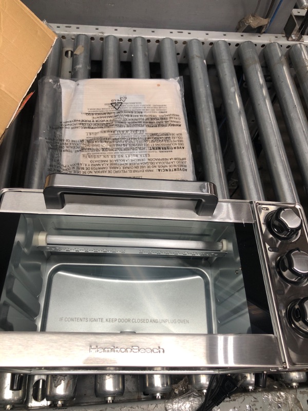 Photo 2 of ***USED - LIKELY MISSING PARTS - UNABLE TO VERIFY FUNCTIONALITY***
Hamilton Beach Countertop Toaster Oven | Model# 31401