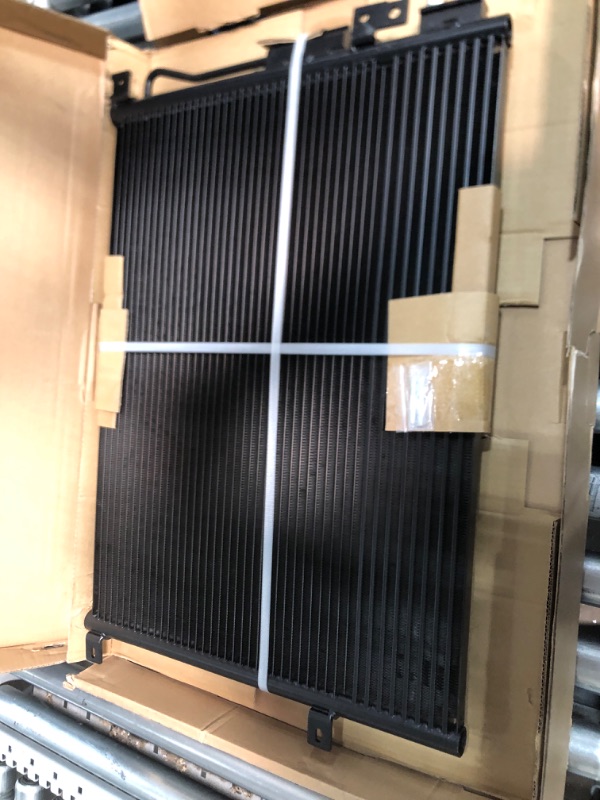 Photo 2 of DPI 2839 Factory Style 1-Row Cooling Radiator Compatible with Jeep Grand Cherokee Commander 3.0L 3.7L 4.7L 6.1L AT 05-10, Aluminum Core