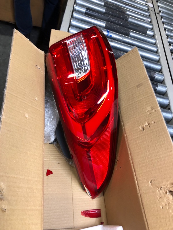 Photo 1 of **CHIPPED CORNER//SOLD AS PARTS**Tail Lights Assembly for Hyundai Sonata 2015 2016 2017 Left Driver Side ?92401C2000 HY2804129