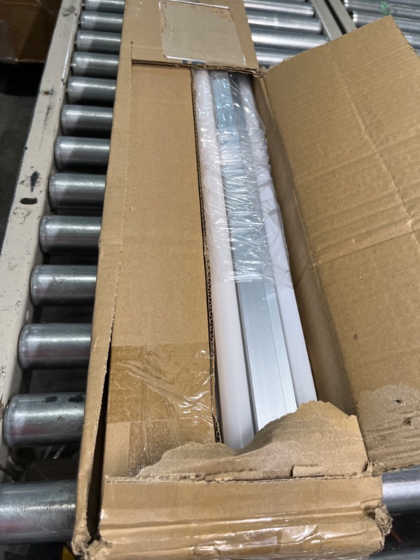 Photo 1 of Barrina 12 Pack T5 LED Shop Light 4FT, 5000K Daylight White, 2200lm, 20W, Utility Linkable Lights, Ceiling and Under Cabinet Light, ETL Listed, Built-in ON/Off Switch for Workshop Garage Warehouse Daylight White 5000k