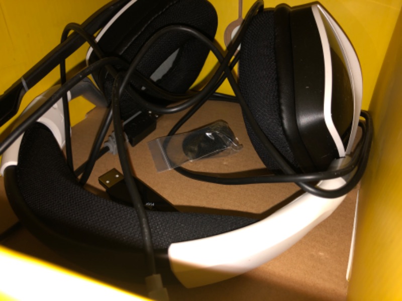 Photo 3 of Corsair VOID RGB ELITE Wireless Gaming Headset - 7.1 Surround Sound - Discord Certified - iCUE Compatible - PC, Mac, PS5, PS4 - White VOID RGB ELITE WIRELESS White