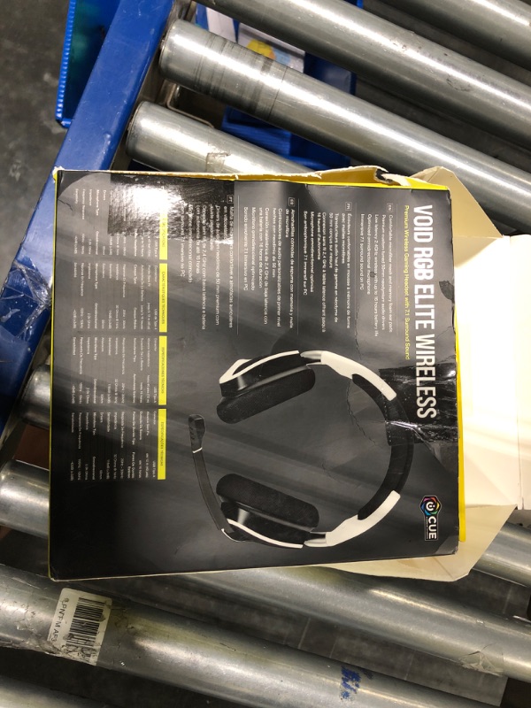 Photo 2 of Corsair VOID RGB ELITE Wireless Gaming Headset - 7.1 Surround Sound - Discord Certified - iCUE Compatible - PC, Mac, PS5, PS4 - White VOID RGB ELITE WIRELESS White