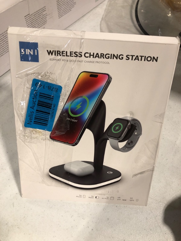 Photo 1 of 5 in 1 Wireless Charging Station (Black)
