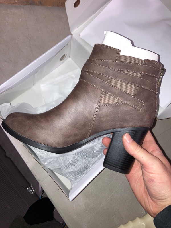 Photo 1 of (READ FULL POST) TOETOS Women's Chicago Chunky Heel Ankle Booties 9 Taupe