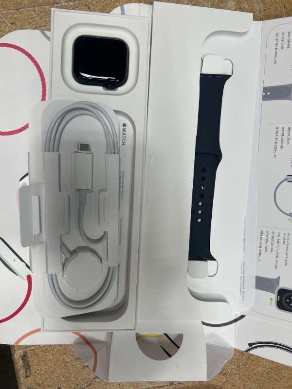 Photo 2 of **UNABLE TO TEST**
Apple Watch SE 2nd Generation (GPS) 40mm Midnight Aluminum Case with Midnight Sport Band - S/M