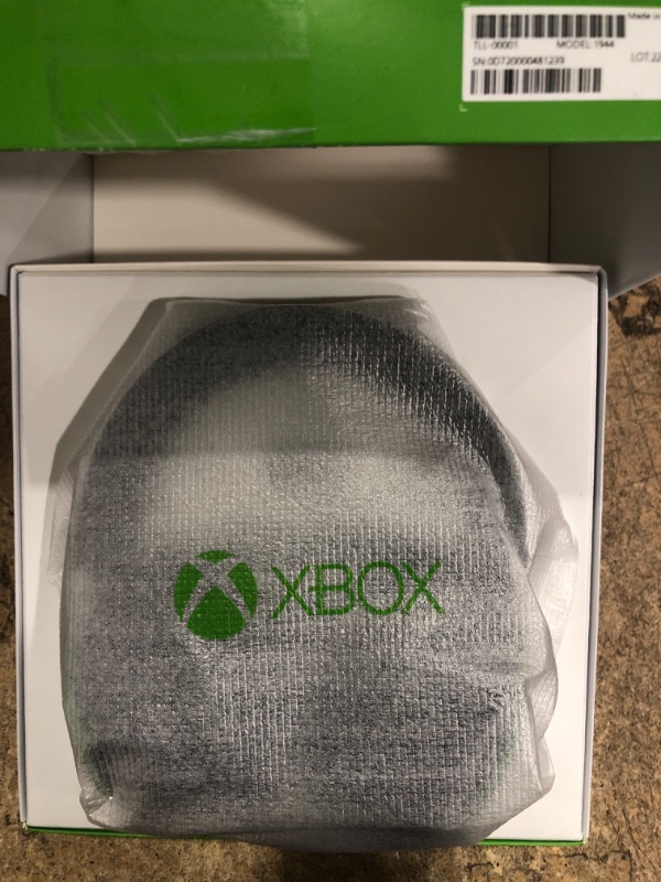 Photo 3 of (READ FULL POST) Xbox Wireless Headset – Xbox Series X|S, Xbox One, and Windows 10 Devices