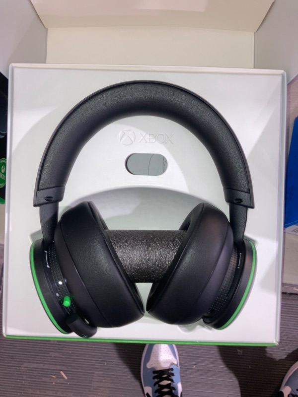 Photo 2 of (READ FULL POST) Xbox Wireless Headset – Xbox Series X|S, Xbox One, and Windows 10 Devices