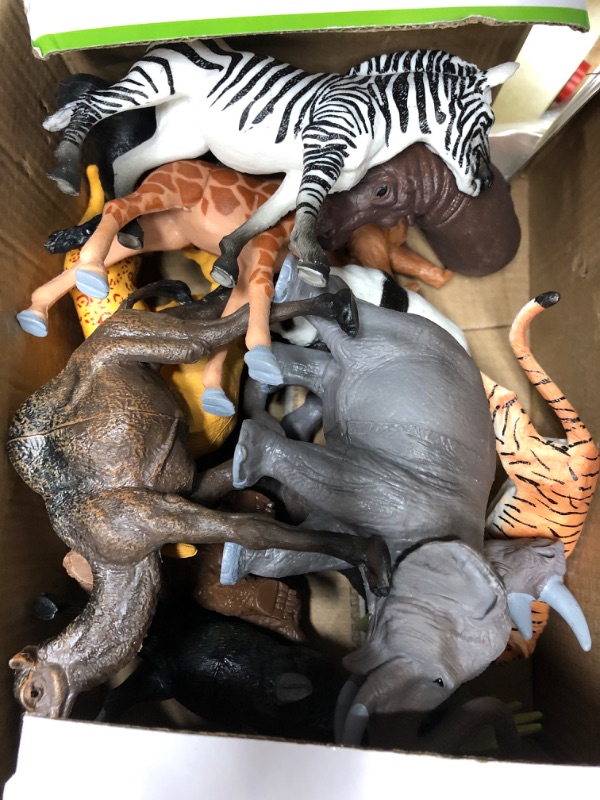 Photo 1 of animal kingdom toy figurines