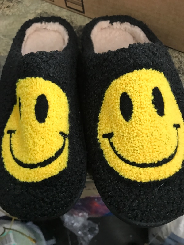 Photo 1 of HAPPY FACE SLIPPERS    SIZE40-41