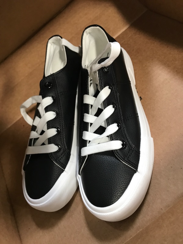 Photo 1 of  Platform Sneakers for Women Low Top Platform Shoes Lace Up Womens Canvas Shoes Breathable White Tennis Shoes
SIZE 7