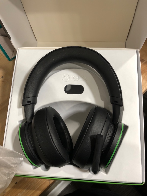 Photo 2 of Xbox Wireless Headset – Xbox Series X|S, Xbox One, and Windows 10 Devices