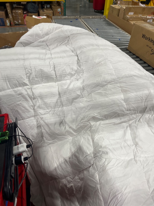 Photo 3 of *** USED COMFORTER NO STAINS ***

Airluck Luxury Feather Down Comforter Queen Full Size,Filled with Feather and Down,All Seasons White Bed Comforter,Fluffy Duvet Insert 90"x90"Ultra-Soft Down Proof Cotton Poly Cover