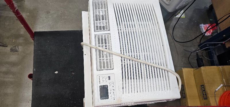 Photo 4 of ***USED PARTS ONLY, BLOWS HOT AIR***NON-REFUNDABLE
12,000 BTU 115V Window Air Conditioner Cools 550 Sq. Ft. with Remote Control in White
