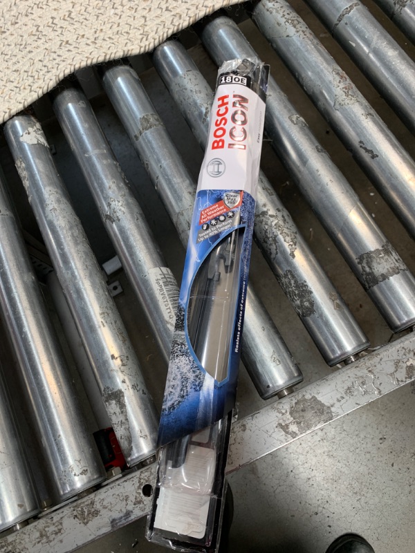 Photo 2 of Bosch 18OE Bosch ICON Wiper Blade