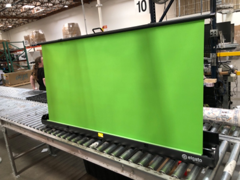 Photo 3 of Elgato Green Screen - Collapsible Chroma Key Backdrop, Wrinkle-Resistant Fabric and Ultra-Quick Setup for background removal for Streaming, Video Conferencing, on Instagram, TikTok, Zoom, Teams, OBS Collapsible (58.27 x 70.87 in) Green Screen