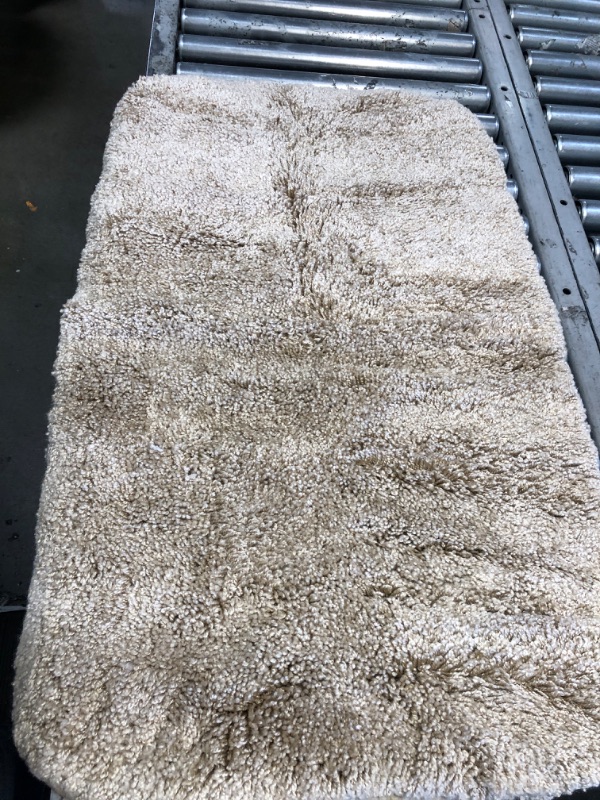 Photo 1 of 2x3ft Brown Bath Rug