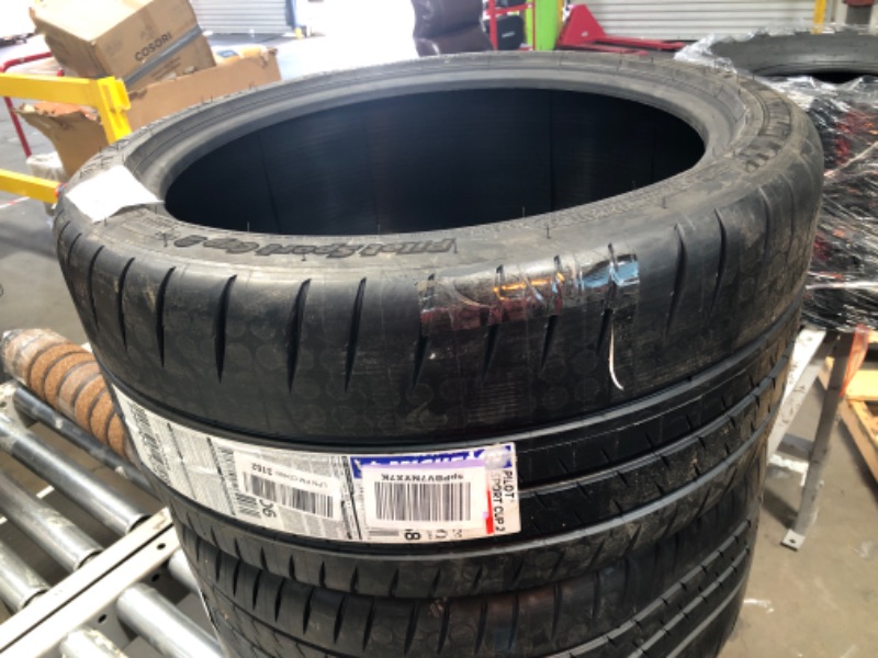 Photo 2 of MICHELIN Pilot Sport Cup 2, Track Tire, Sport and High Performance Cars - 265/35ZR19/XL (98Y)