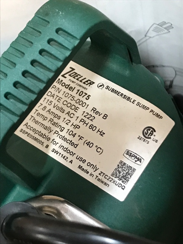 Photo 3 of (important)(see clerk notes) Zoeller 0.5-HP 60GPM Cast Iron Submersible Sump Pump 