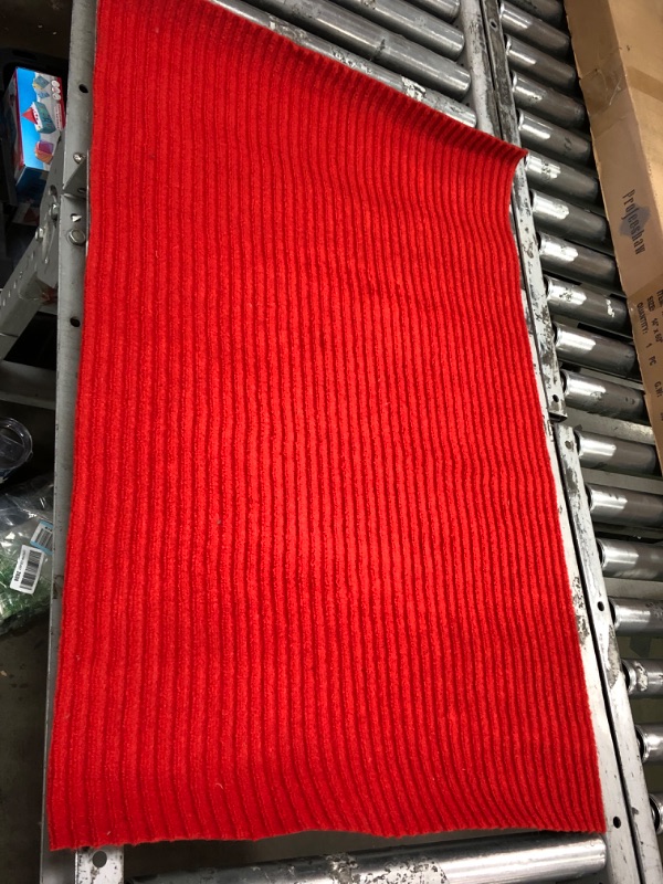 Photo 1 of 2' x 3' Red Mat