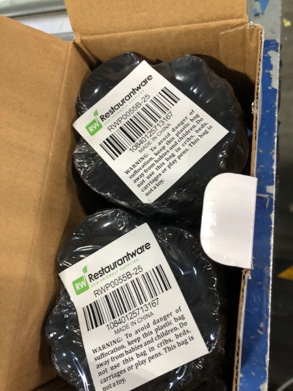 Photo 1 of 100 Pcs Shell Appetizer Plates Black Plastic Plates 3.31 inch Shell Plates Disposable Oyster Plates Ideal for Serving Amuse Bouche, Hors D'oeuvres, Desserts, Samples on Parties or Events