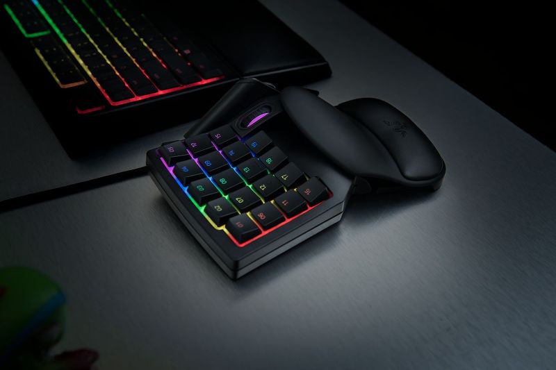 Photo 1 of Razer Tartarus V2 - Gaming Keypad with 32 Fully Programmable Keys