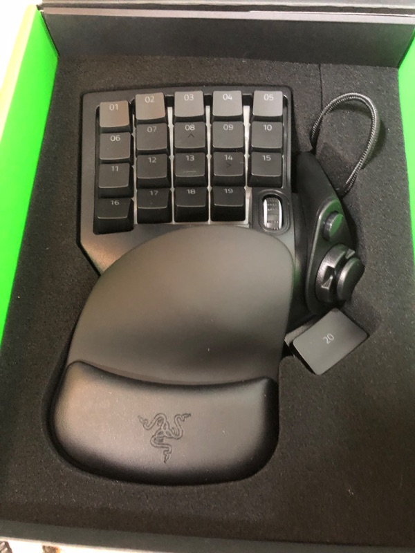 Photo 2 of Razer Tartarus V2 - Gaming Keypad with 32 Fully Programmable Keys