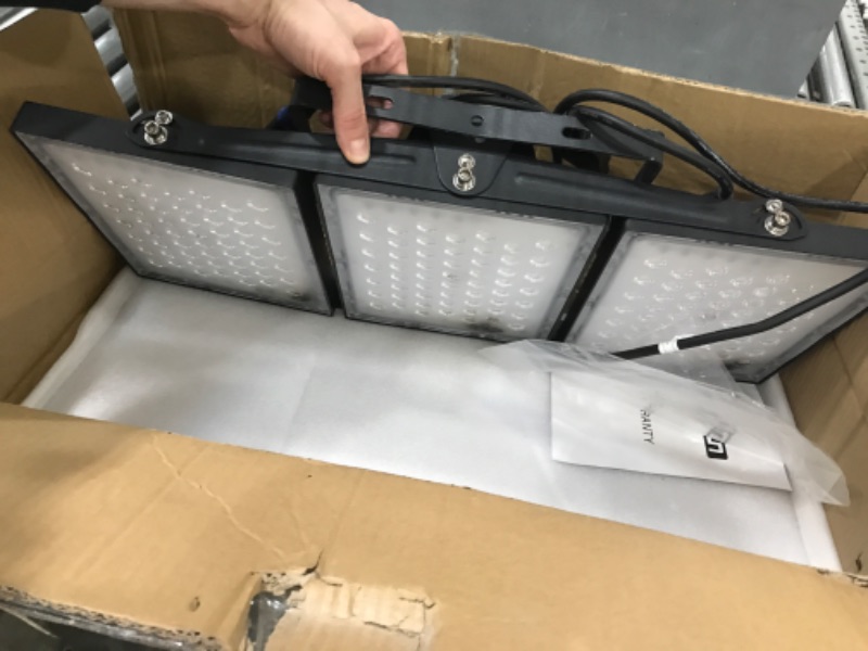 Photo 1 of [FOR PARTS, READ NOTES] NONREFUNDABLE
300W Dusk to Dawn LED Flood Light, STASUN 27000lm Super Bright Outdoor Lighting, 5000K Daylight White, IP65 Waterproof Wide Angle Exterior Lighting LED Security Area Light for Yard, Patio, Parking Lot 300W Dusk to Daw