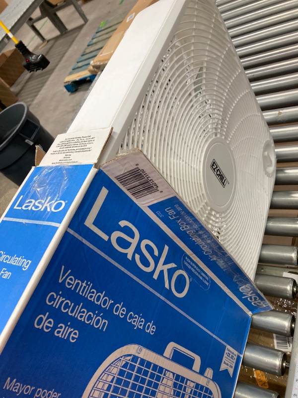 Photo 2 of ***PARTS ONLY***Lasko Air Circulating 20 INCH Box Fan, White