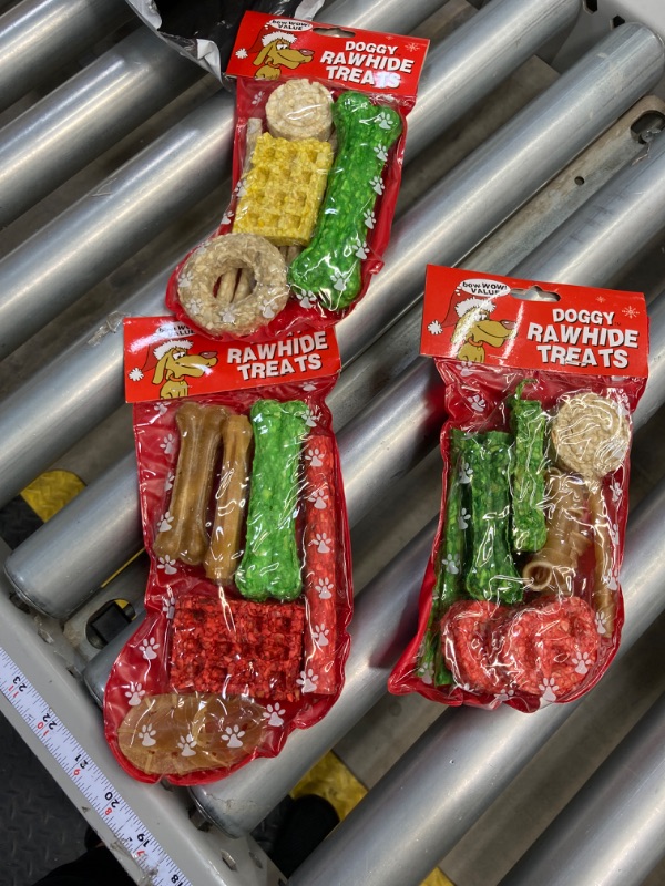 Photo 1 of DOG CHEWS CHRISTMAS RAWHIDE STOCKING 3 ASSTORTED IN PDQ, Case Pack of 54
