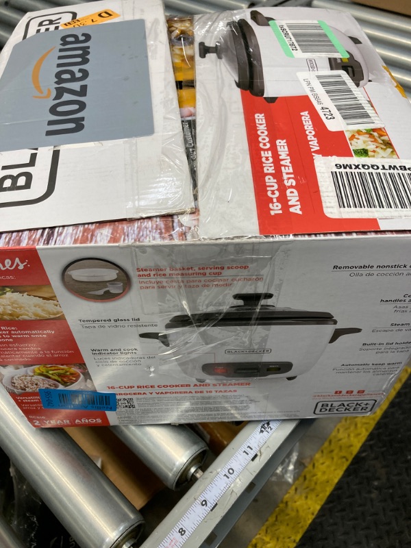 Photo 3 of ***NEEDS CLEANED*** Black & Decker RC516 16-Cup Rice Cooker And Warmer