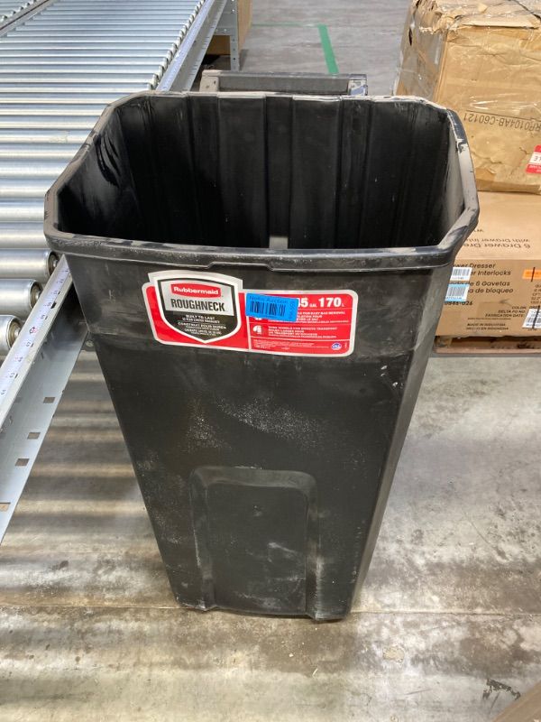 Photo 3 of Rubbermaid 45 gal 170l black trash can **NO LID