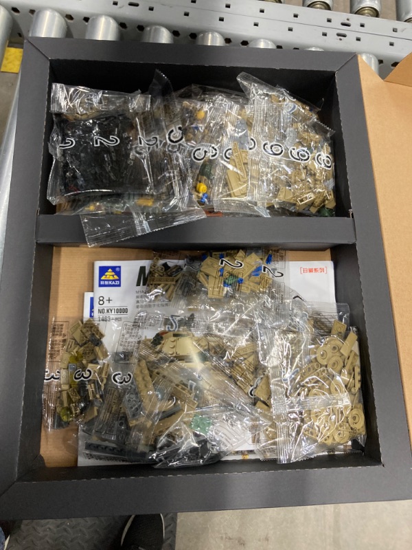 Photo 1 of Feleph Military M1A2 Tank Model Kit with 5 Soldier Figures, 1:28 WW2 Army Custom Vehicles Set, 2 in 1 Tank Hummer Building Bricks Toys for Model Lovers (1463 Pieces) Yellow