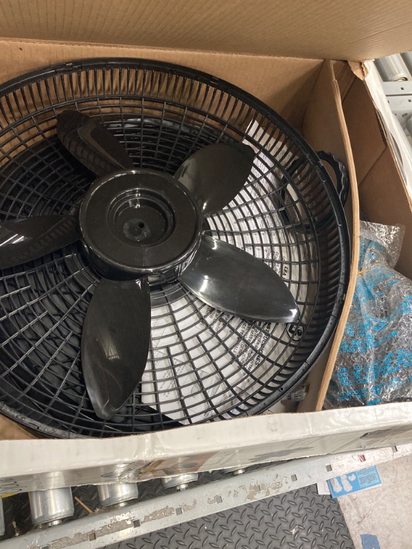 Photo 2 of 18 in. 3 Speed Oscillating Pedestal Fan with Adjustable Height, Easy Assembly, and Quiet Cooling for Any Room in Black