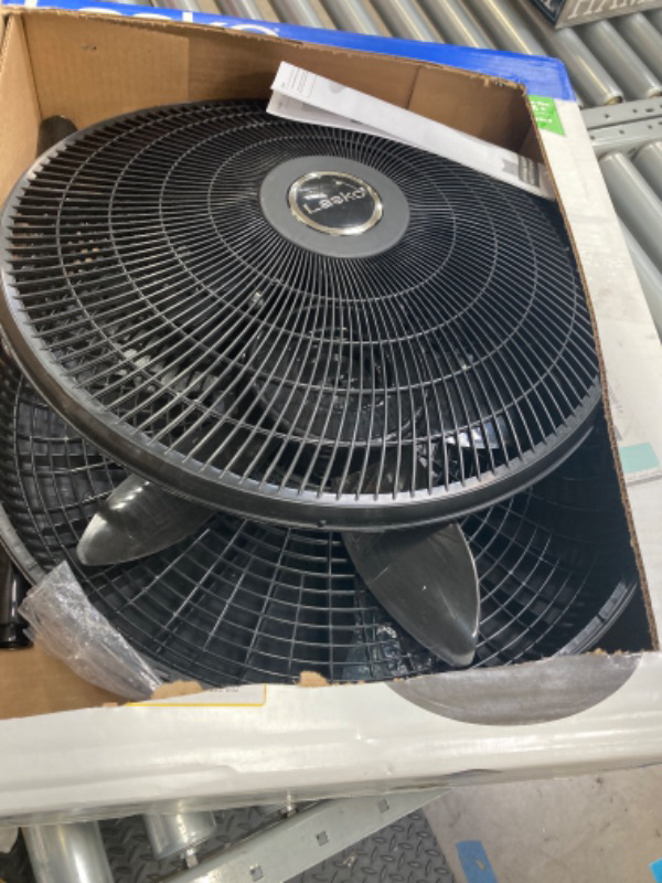Photo 1 of 18 in. 3 Speed Oscillating Pedestal Fan with Adjustable Height, Easy Assembly, and Quiet Cooling for Any Room in Black