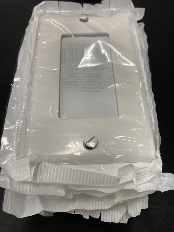 Photo 2 of ***PACKAGE DAMAGED*** Leviton 80401-WMP 1-Gang Decora/GFCI Device Wallplate, Standard Size, Thermoset, Device Mount, 10-Pack, White 1 Gang White