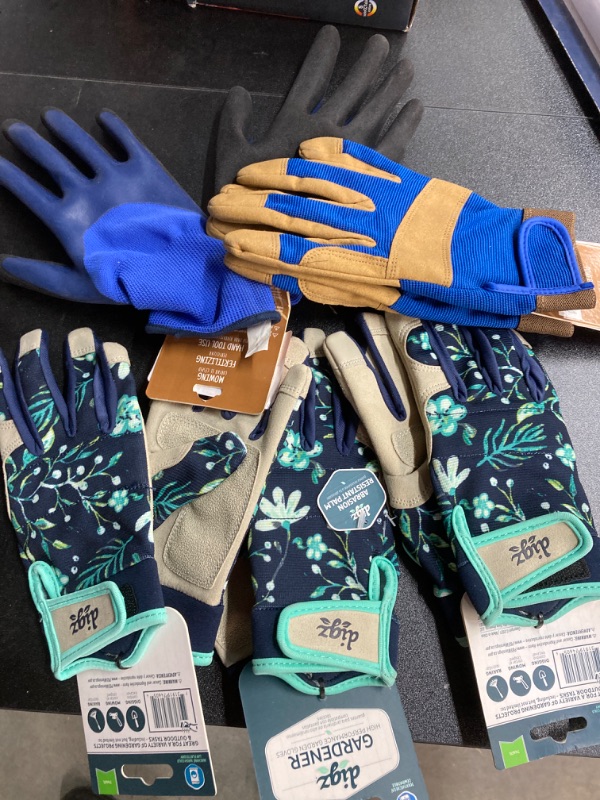 Photo 1 of 5 PIECE GLOVE BUNDLE