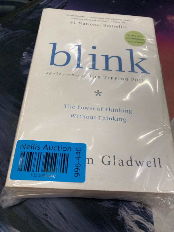 Photo 2 of [By Malcolm Gladwell ] Blink: The Power of Thinking Without Thinking (Paperback)?2018?by Malcolm Gladwell (Author) (Paperback)
