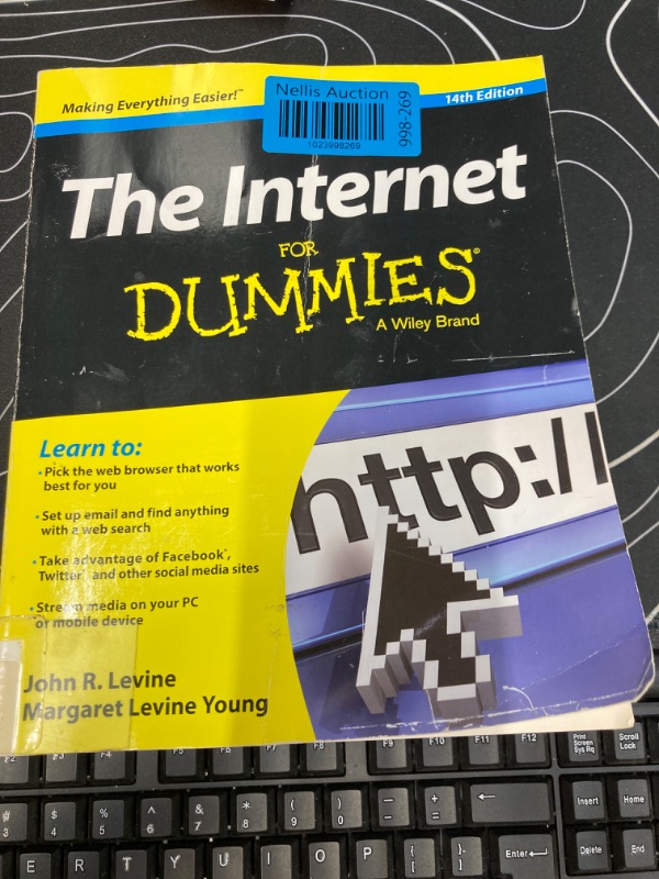 Photo 2 of  The Internet For Dummies 14th Edition