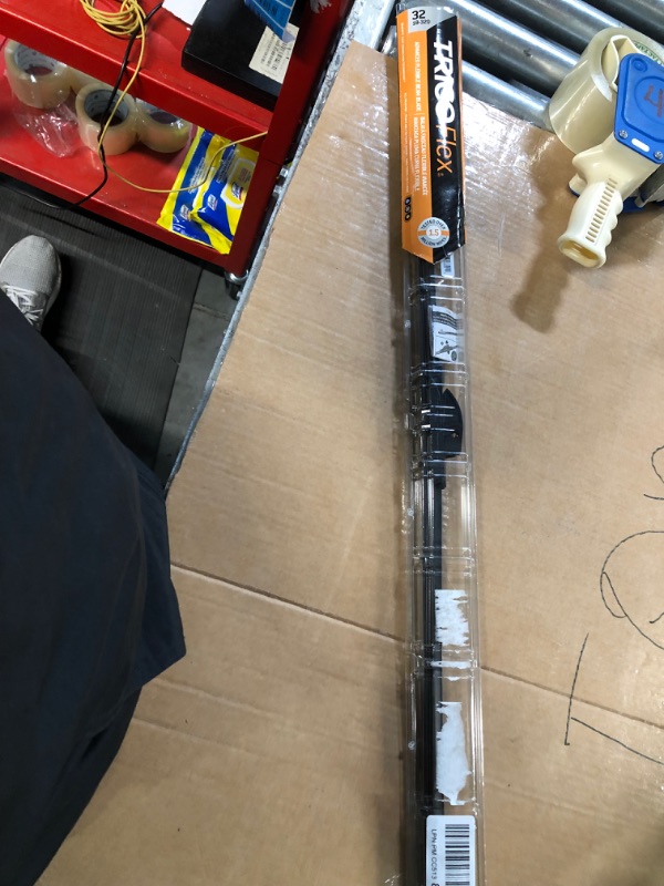 Photo 1 of Trico 18-320 Flex Universal Beam Wiper Blade - 32", 1 Pack 32 Inches