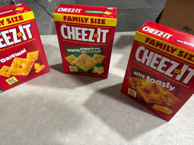 Photo 2 of (EXP 09/21/24) Cheez-It Cheese Crackers, Baked Snack Crackers, Lunch Snacks, Family Size, Variety Pack.